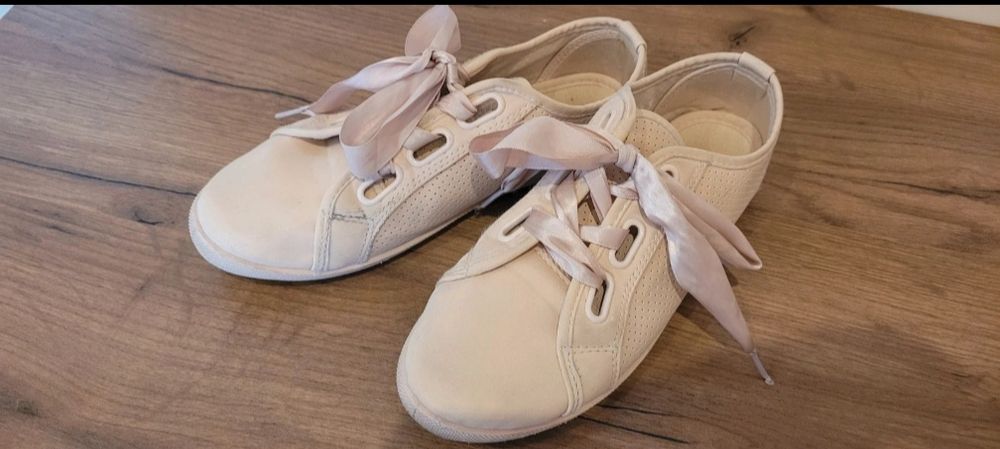 Damskie trampki w kolorze pudrowego różu, roz. 38