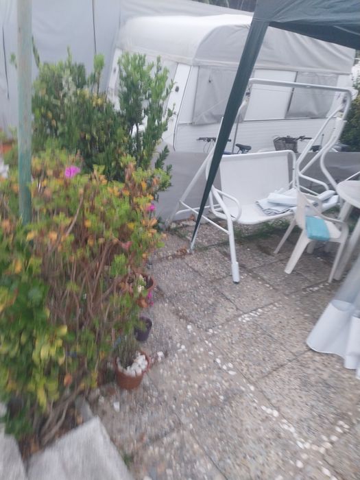 Caravam com avanço  parqueada