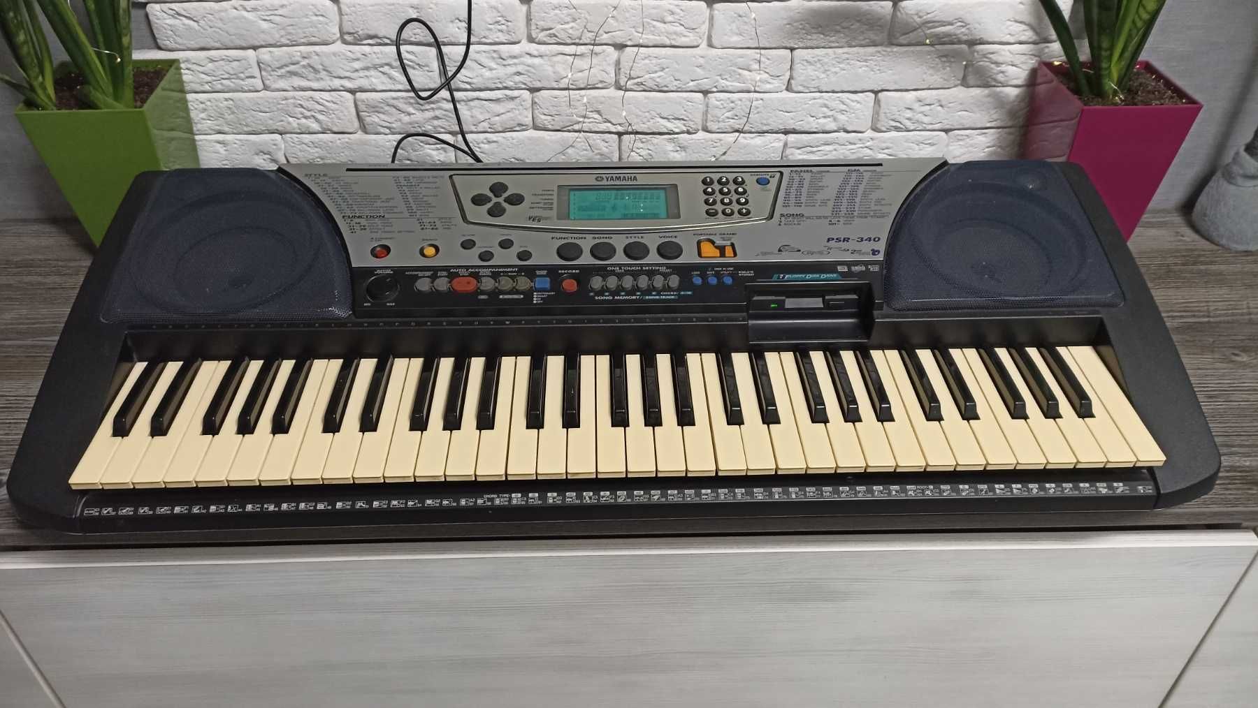 Синтезатор YAMAHA PSR-340 (гарний стан)