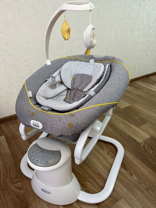 Дитячий заколисуючий центр Graco