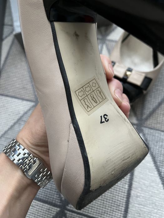 Красиві шкіряні туфлі