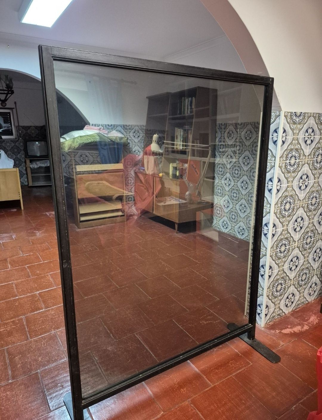 Divisória em acrílico com moldura preta