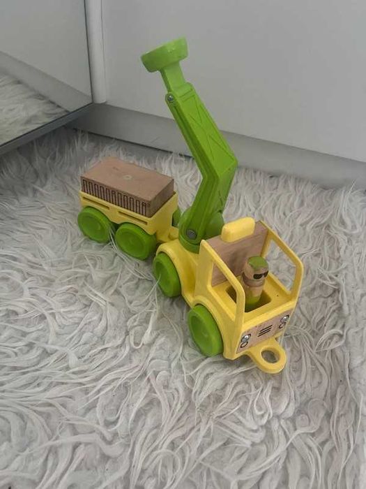 Żółto-zielone autko z przyczepą Playtive