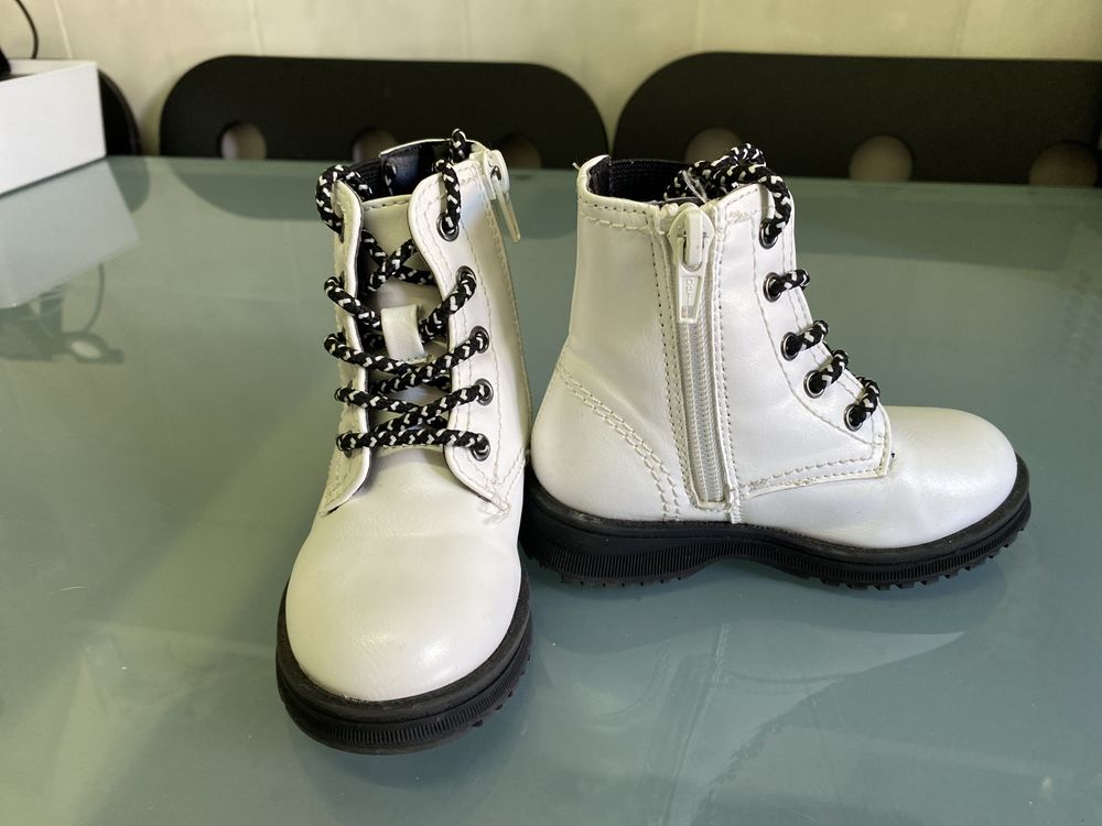 Bota menina estilo militar