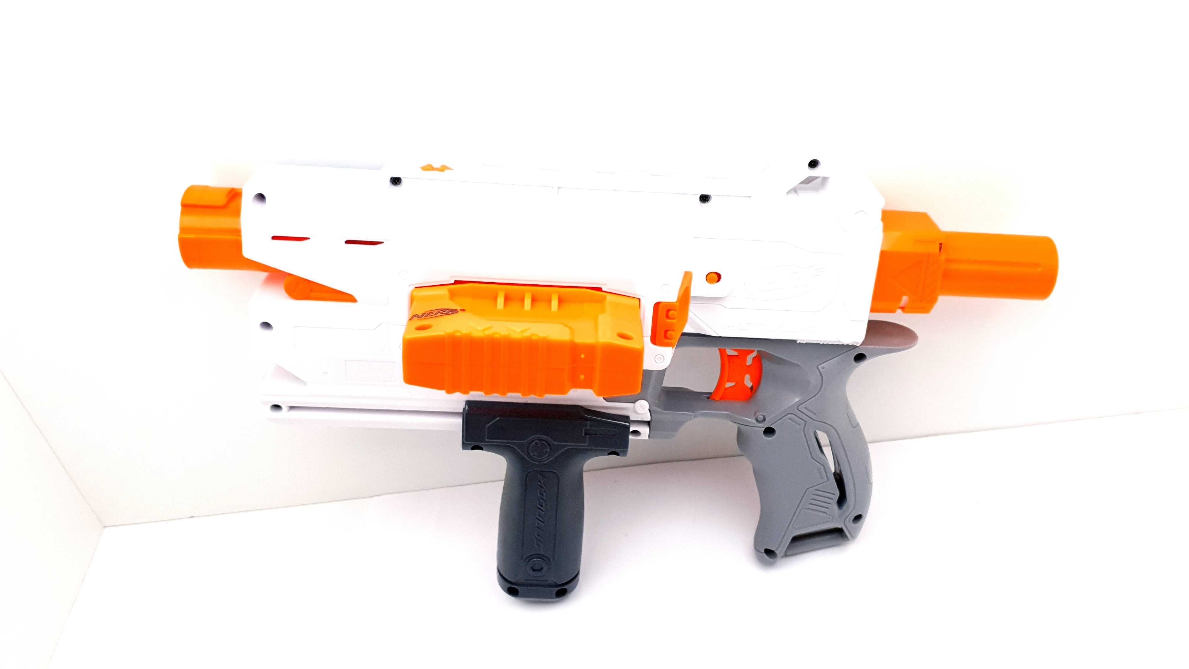Nerf pistolet , mediator