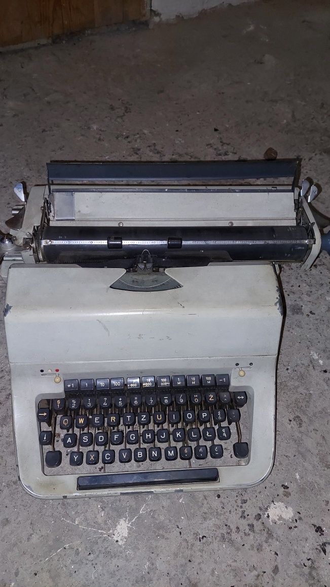 Maszyna do pisania Predom Łucznik