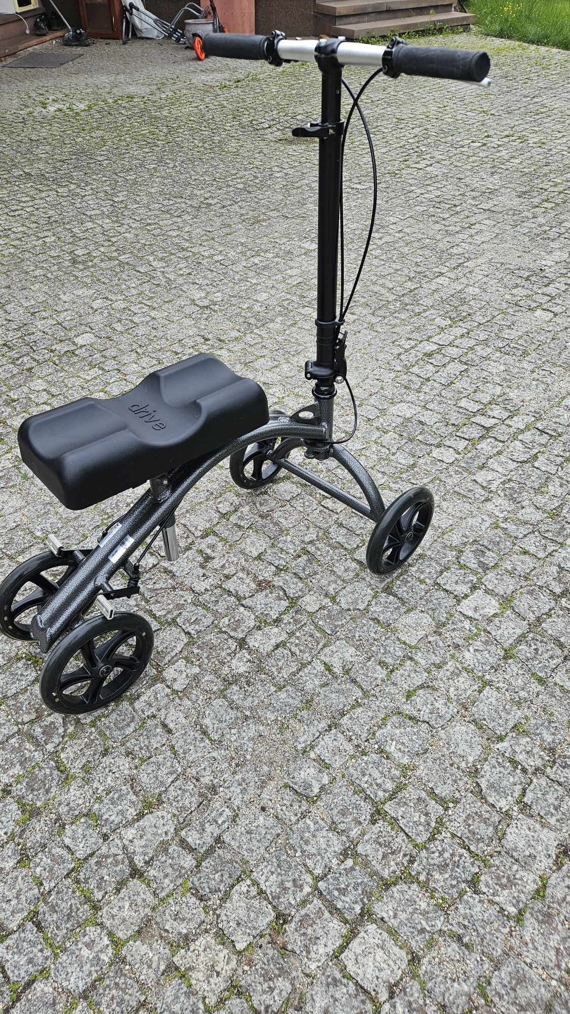Hulajnoga rehabilitacyjna, jeździk po zerwanym ścięgnie achillesa