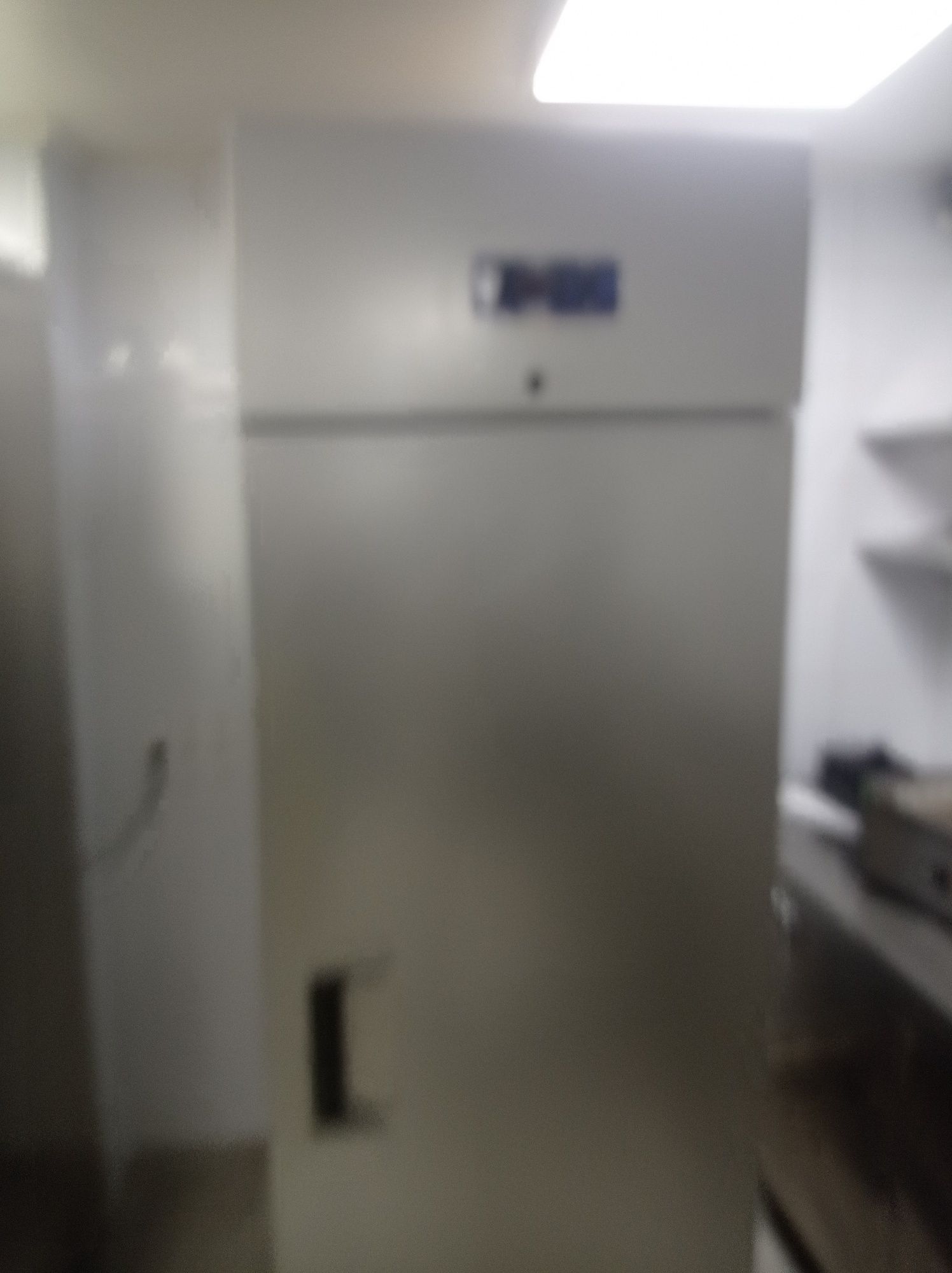 Холодильник Desmon шкаф 800 л нержавейка