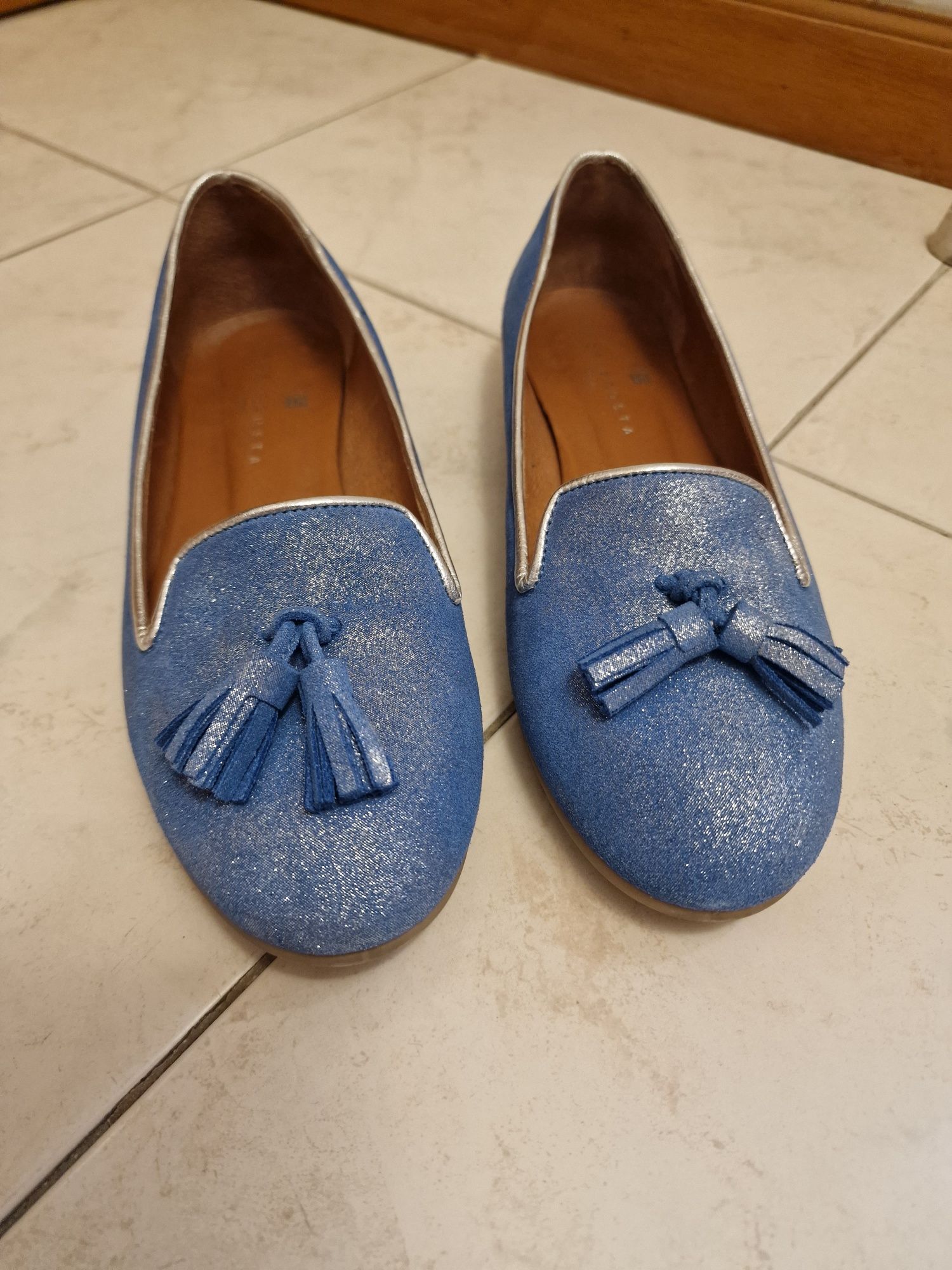Sapatinho azul brilhante