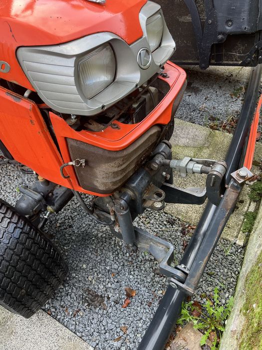 Kubota B2230 przedni tuz