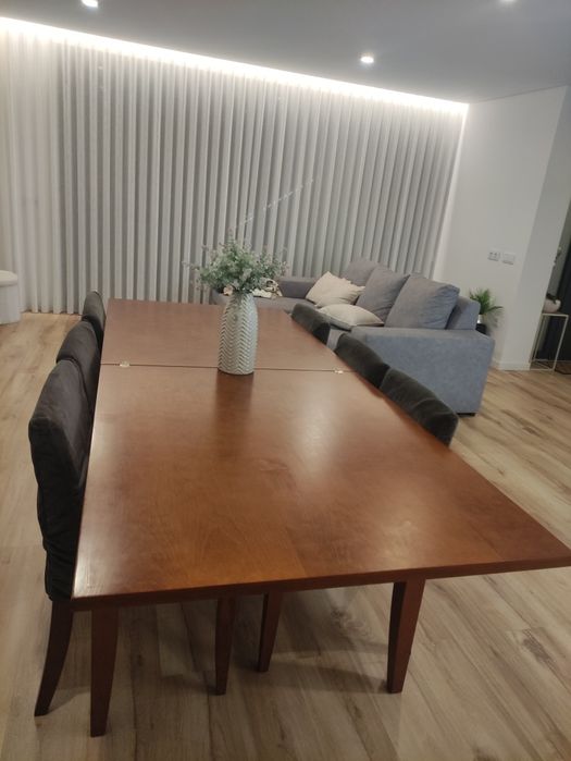 Mesa de jantar extensível e 6 cadeiras