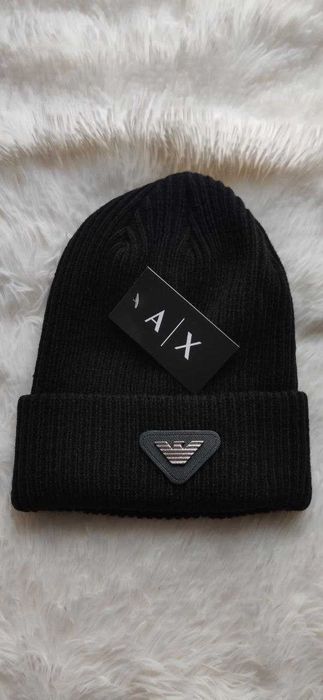 Зимова шапка Armani Exchange — нова, елегантна