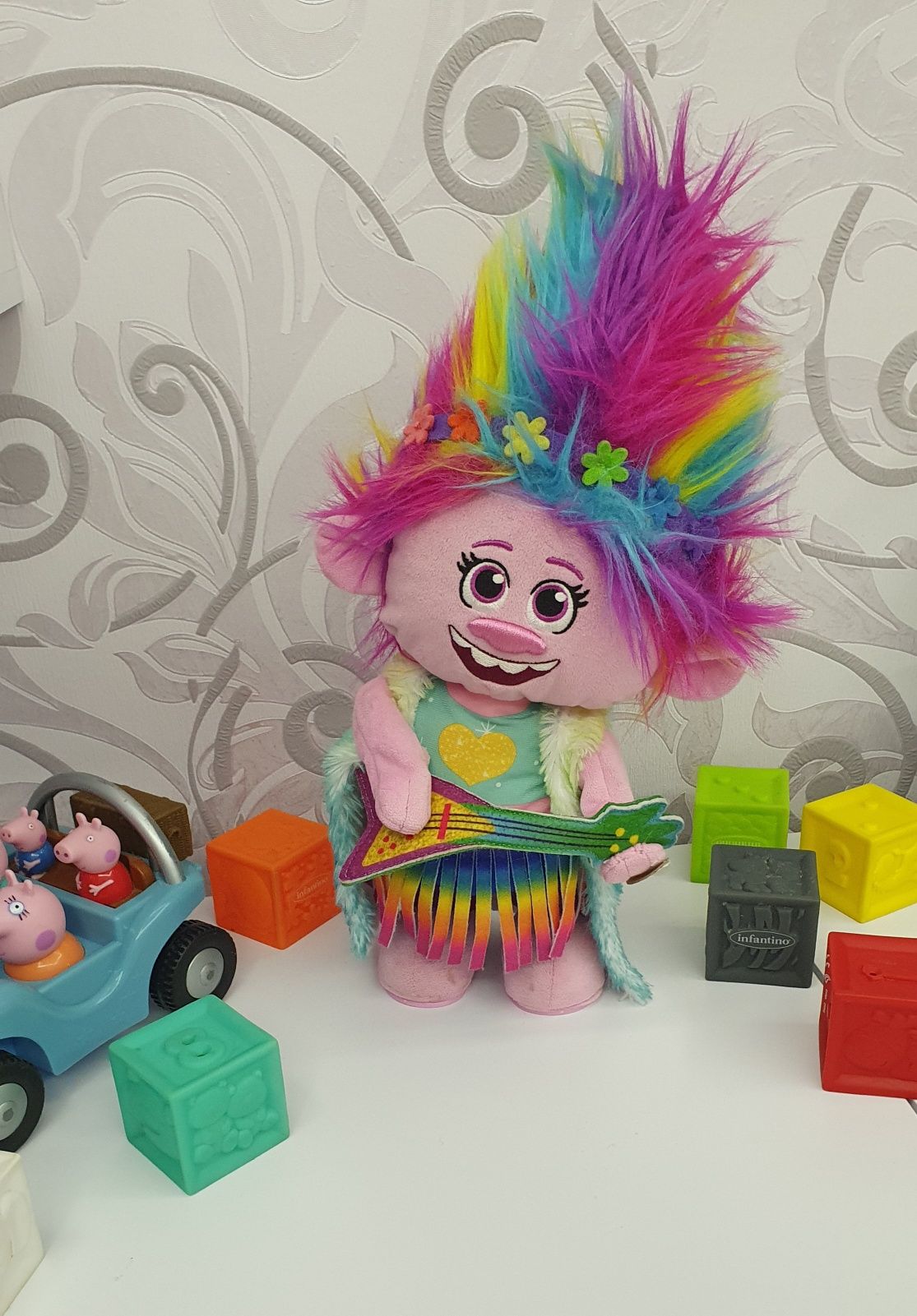 Игрушка плюшевая мягкая Поппи Тролли Trolls World Tour танцует и поет