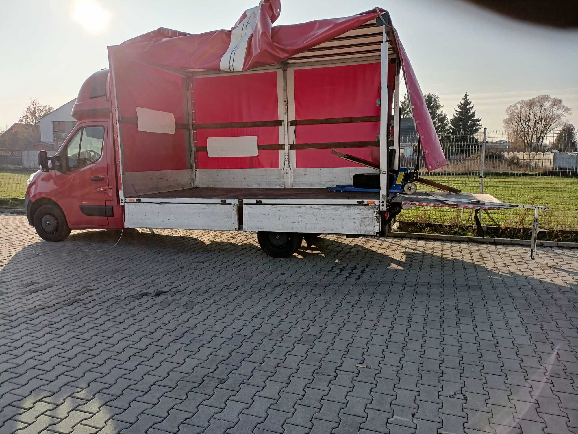 Wynajem auta plandeka z windą bus plandeka winda wynajem windy