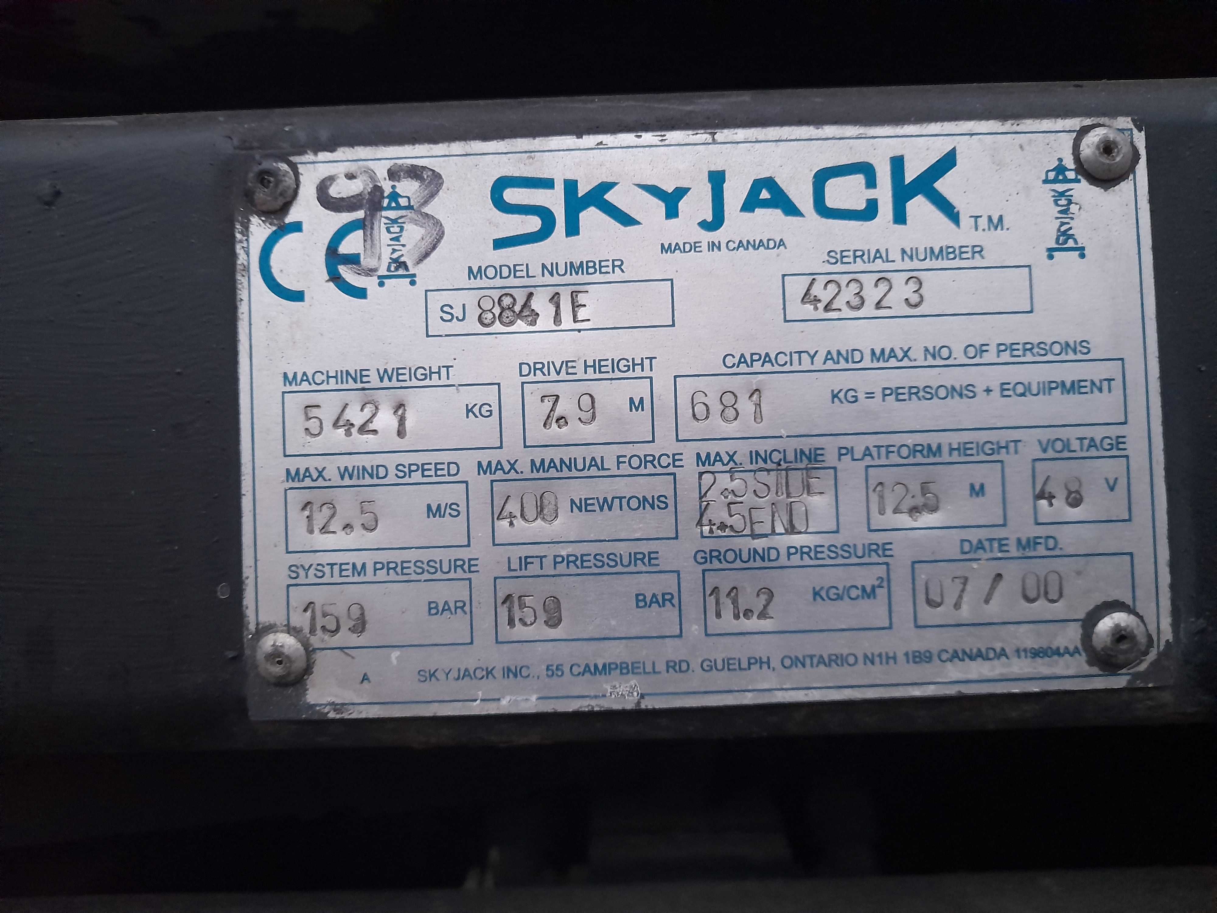 Podest ruchomy podnośnik nożycowy elektryczny zwyżka
SKYJACK 2000r