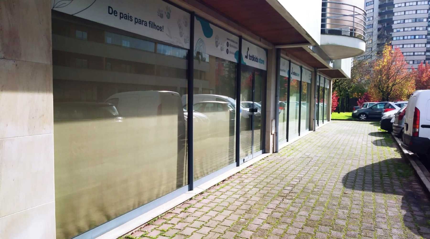 Loja com 250m2 e 3 frentes em localização premium, próximo do centro.