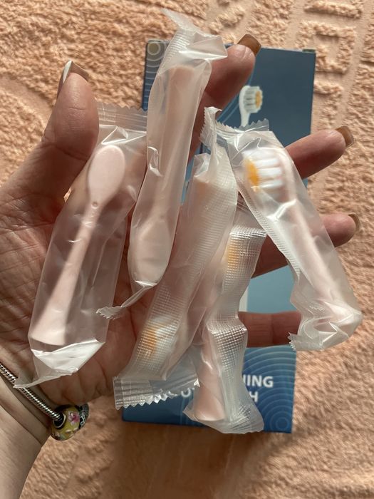 Електрична зубна щітка і насадки. США