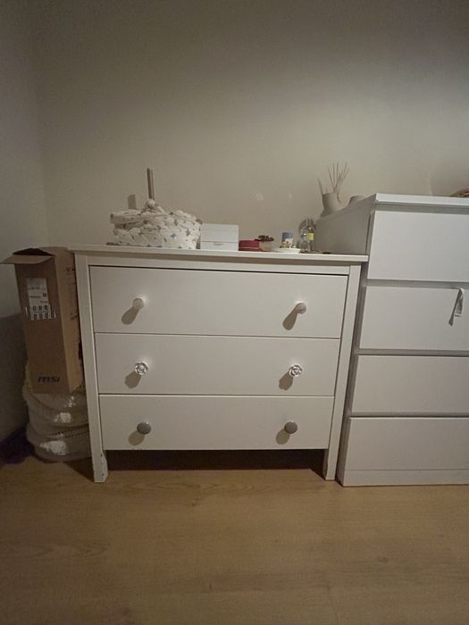 2 comodas Ikea com marcas - mas completamente funcionais