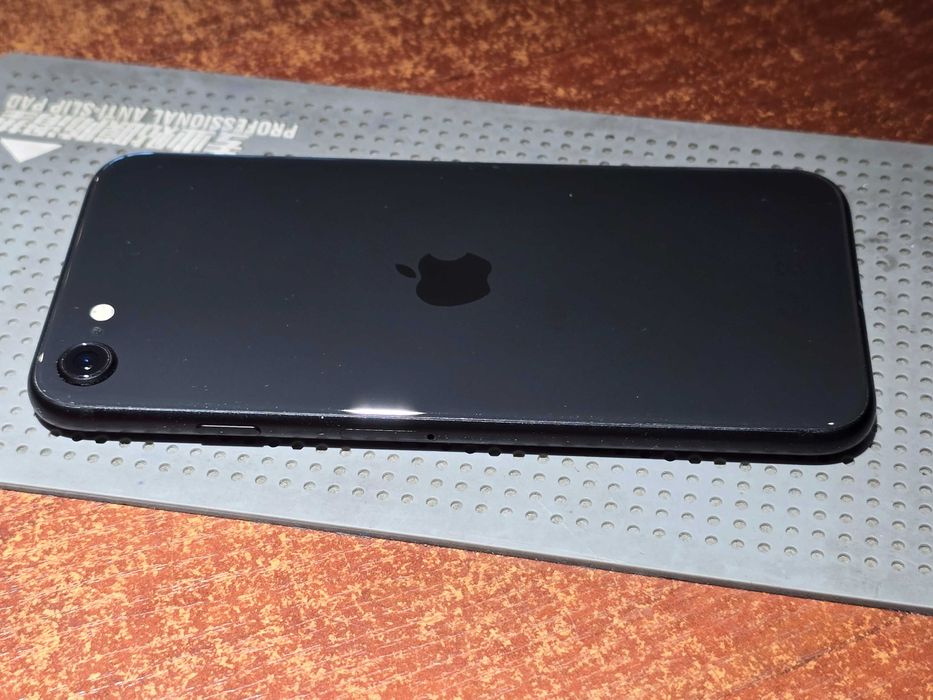 FV23% Używany - Apple iPhone SE 2020 64GB Czarny (4) - GSM Baranowo