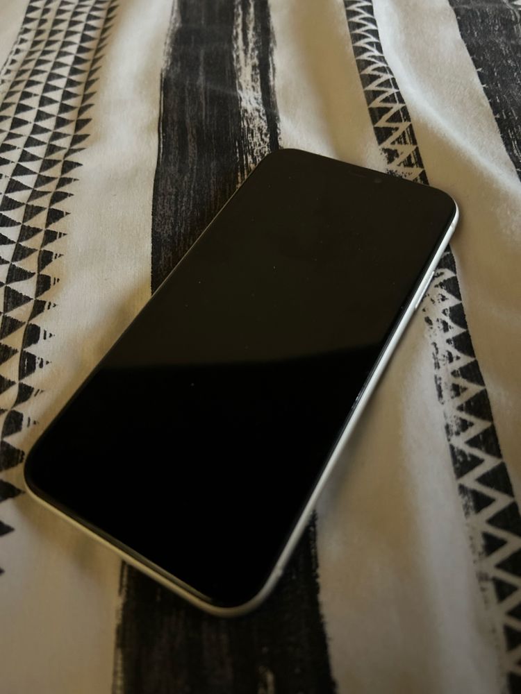 iPhone 11 - usado