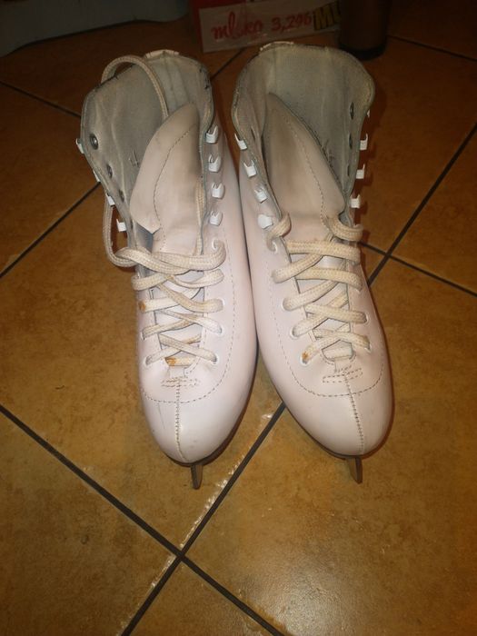 Łyżwy figurowe wdobrym stanie rozm.38.5