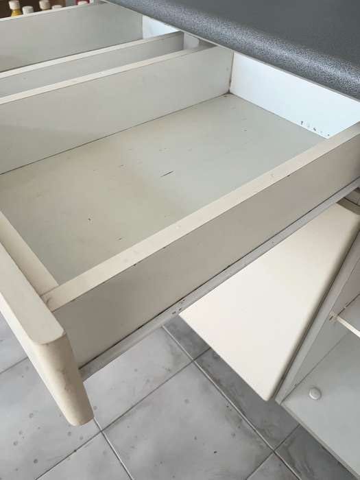 Armario com gavetas e estantes / Bancada  de cozinha