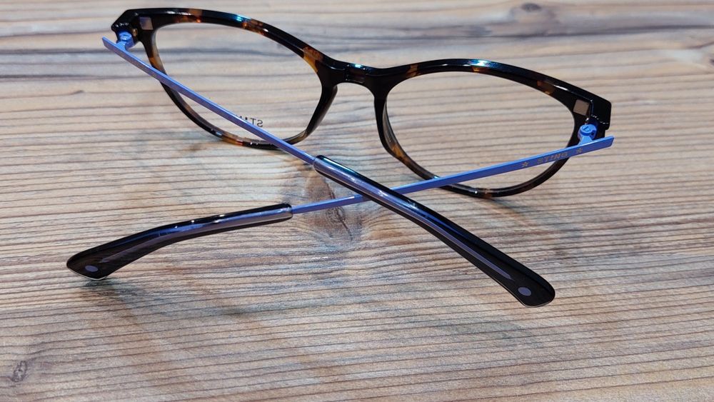 Яскраві жіночі оправки для лінз TOPIC2 VST311 від STING Italy!