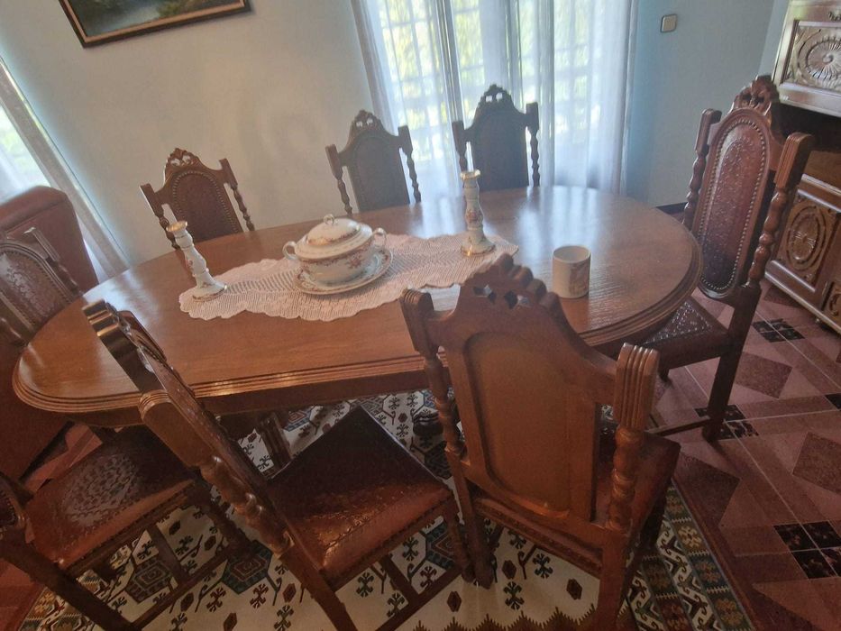 Mesa de sala com 8 cadeiras