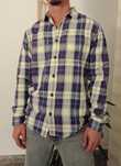 Camisa Primavera/Outuno
Marca: Elemento
Tamanho: L

Camisa com alguns