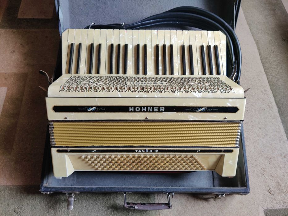 Akordeon hohner tango 4 IV 120 bas basowy