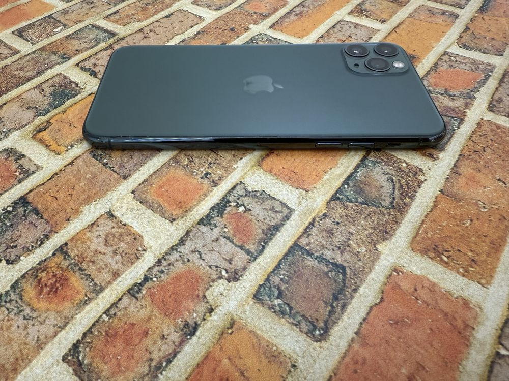 Iphone 11 Pro Max 64gb neverlock Midnight Green 240$