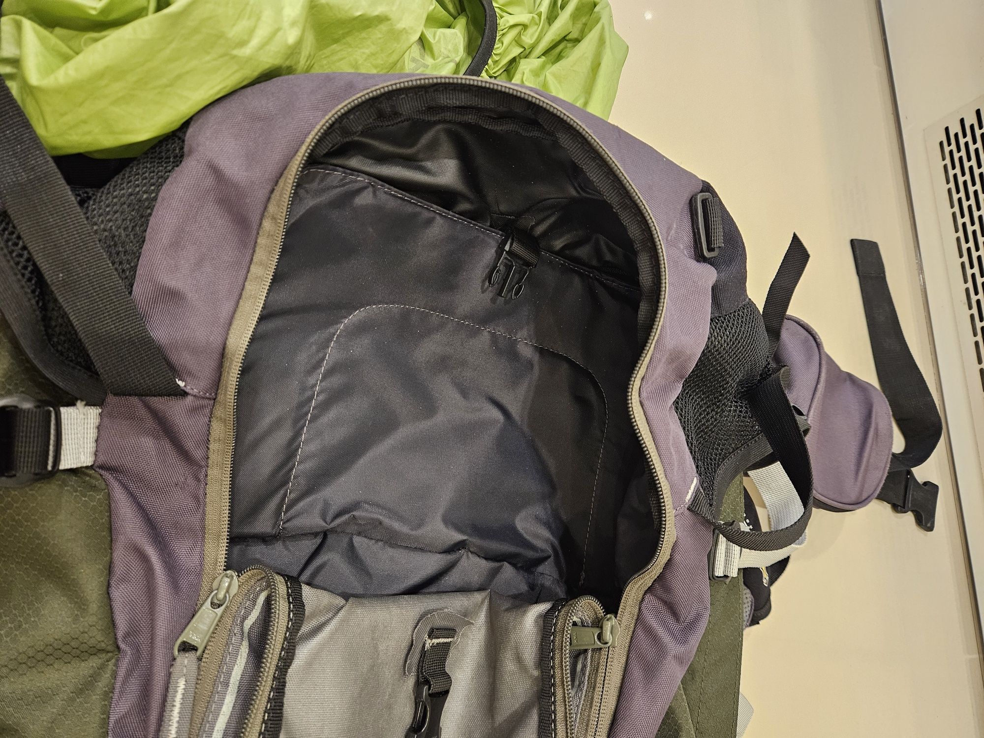 plecak trekkingowy turystyczny Quechua Forclaz Symbium 60 l khaki