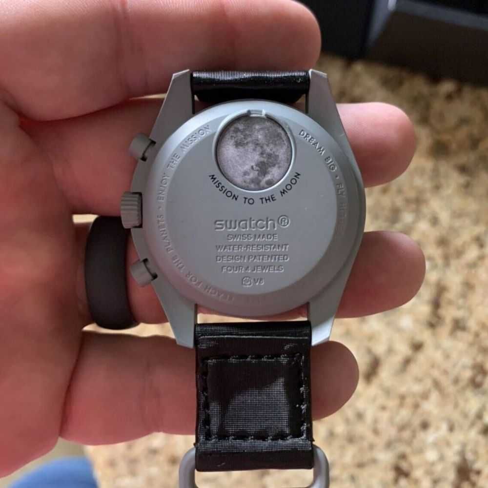 SO33M100 Omega x Swatch – Kolekcja Moon Premiera