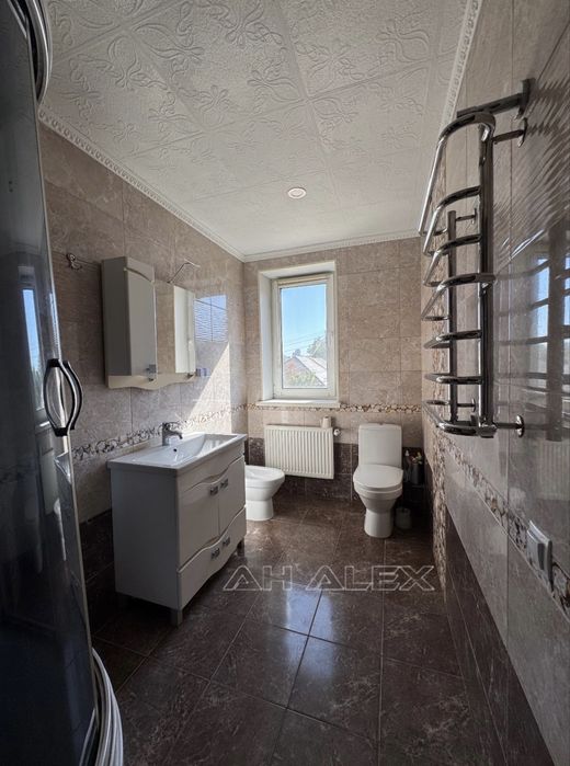 Продам будинок з гаражем