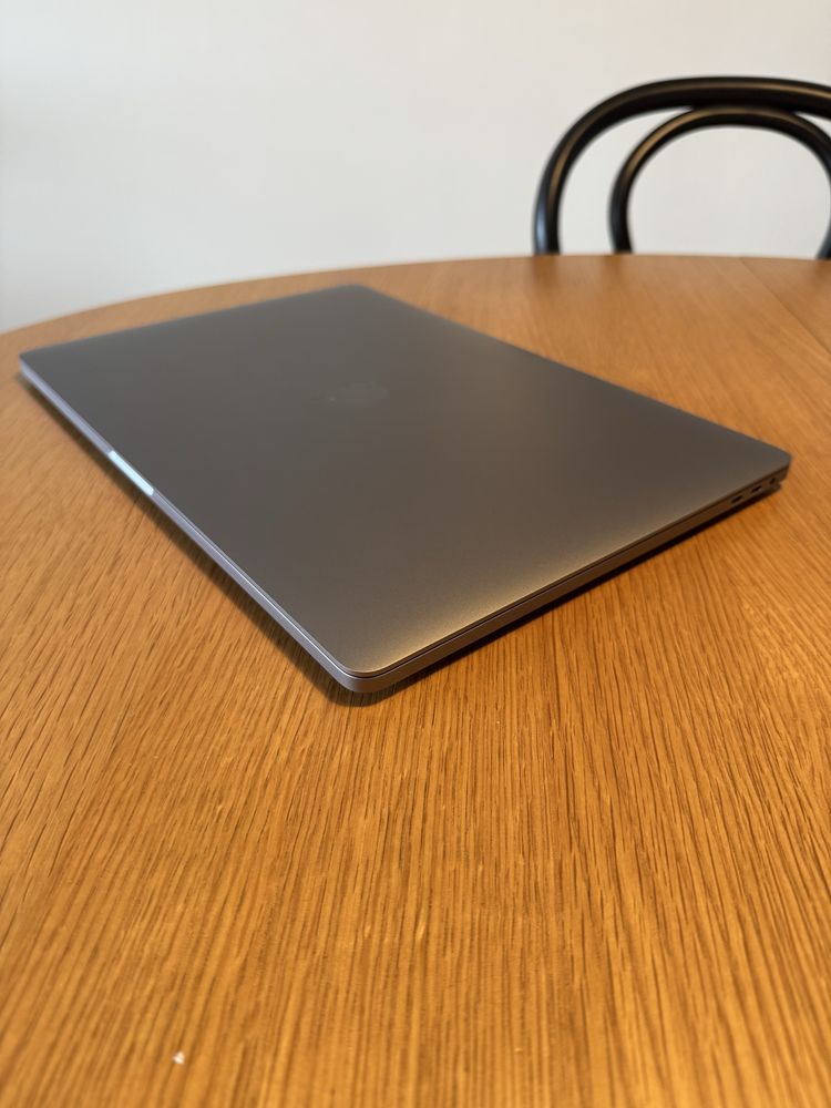 Laptop Apple Macbook Pro 16”, 512Gb ssd, 16gb ram, i7