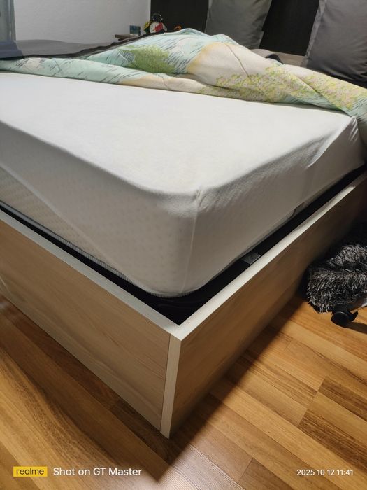 Cama/estrado e colchão