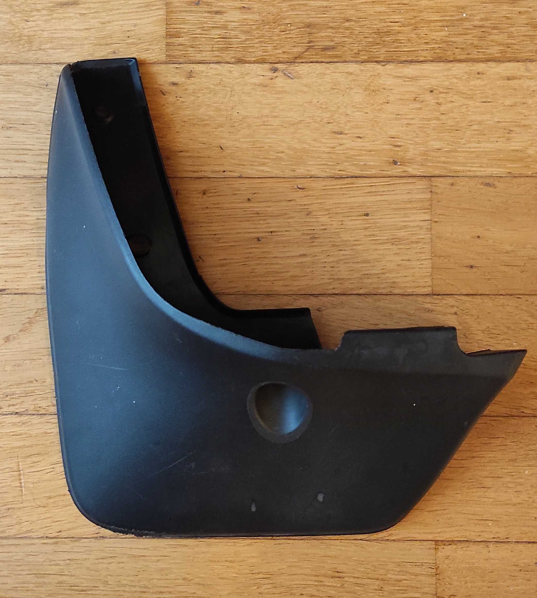 Chlapacz tylny - lewy TOYOTA AURIS I 2006 - 2009 ROK