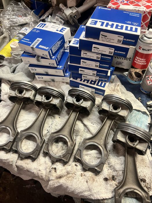 Bmw E31 850Csi / Alpina B12 5,7 pierscienie tlokowe Oryginał