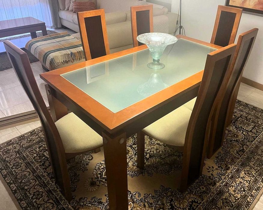 mesa e cadeiras sala