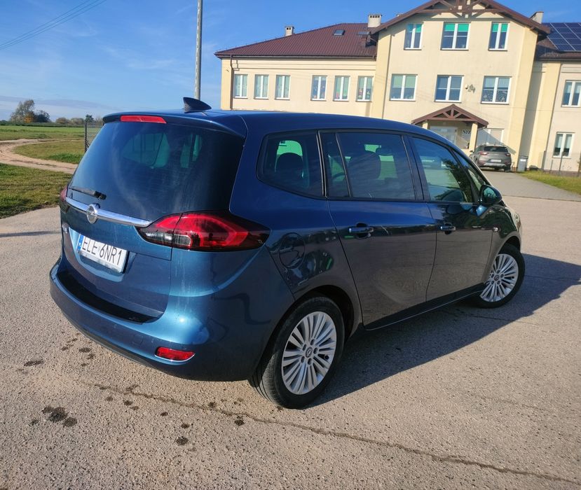 Opel Zafira 1.4 T 2016 rok Niski przebieg. Bogate wyposażenie.