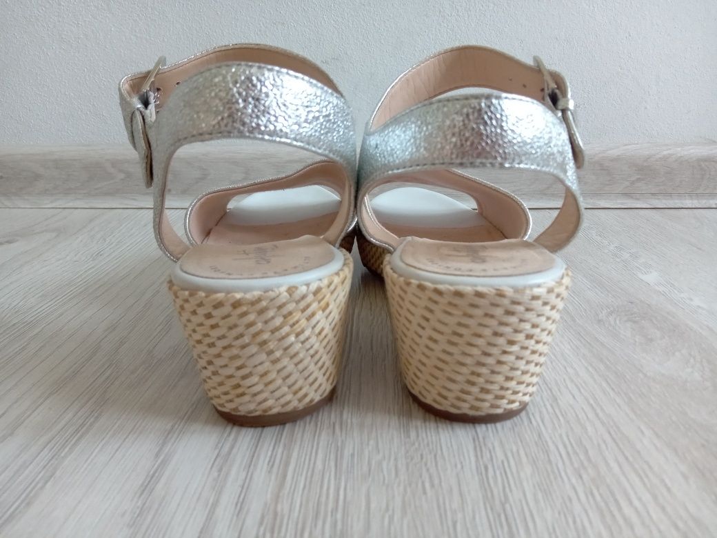 Sandały na koturnie Clarks r.40