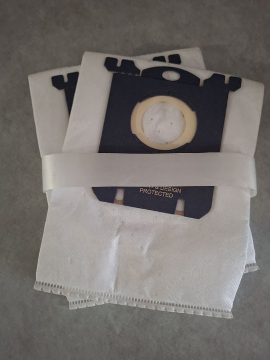 Odkurzacz workowy AEG