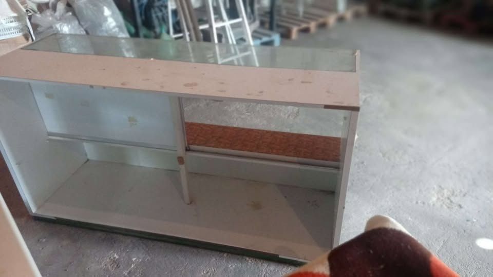 Balcão Expositor de Loja em madeira com Vidro
