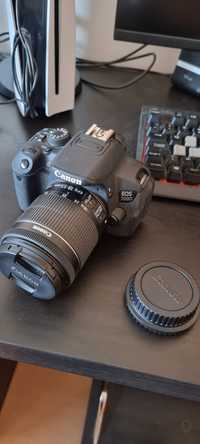 Máquina fotográfica Canon 700d