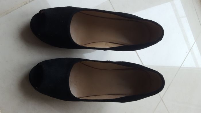 Sapatos de salto alto de camurça