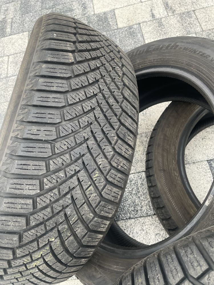 Yokohama BluEarth V906 205/55 R17