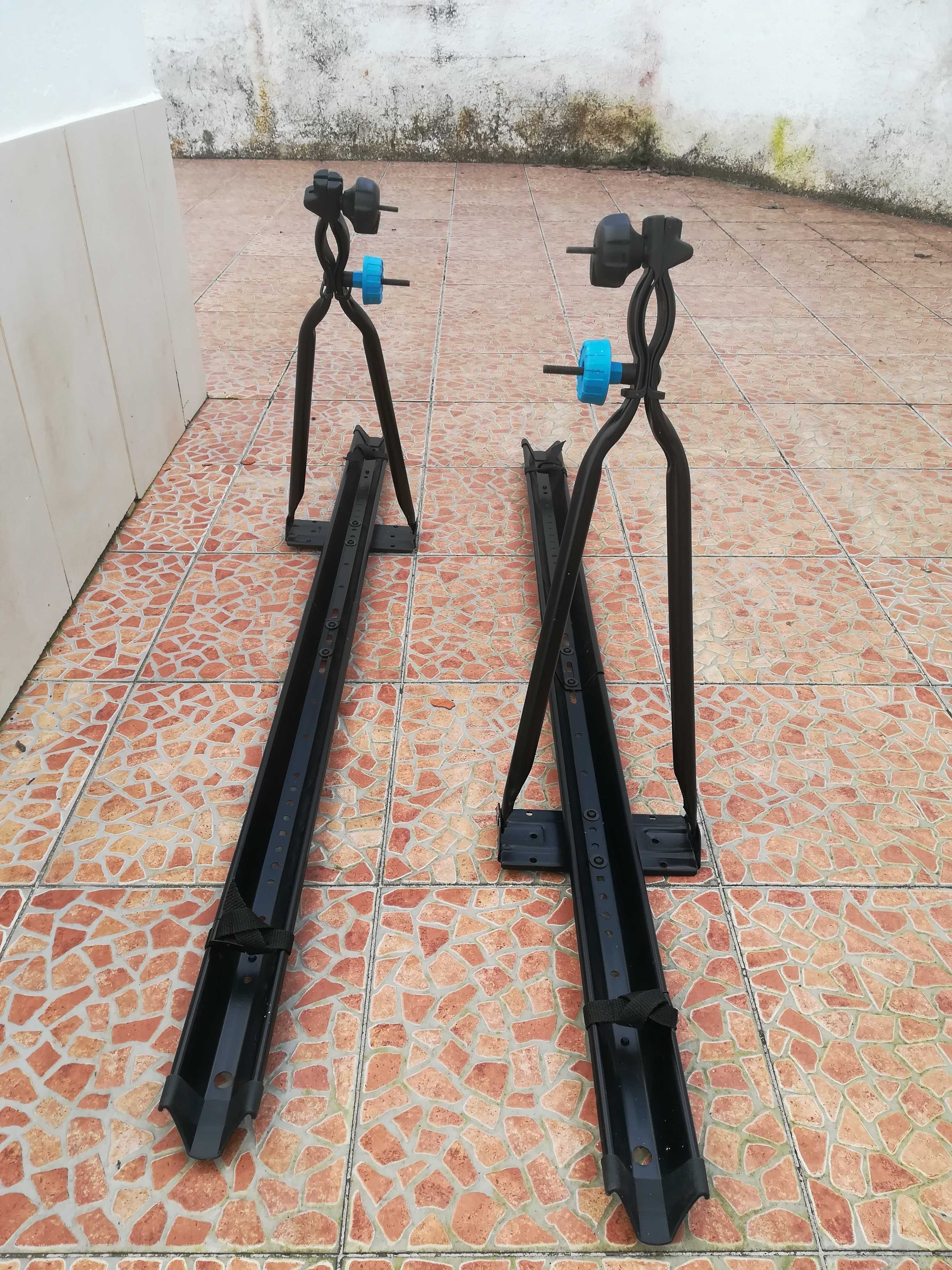 Dois suportes de tejadilho para bicicletas (NORAUTO Vertik 145)