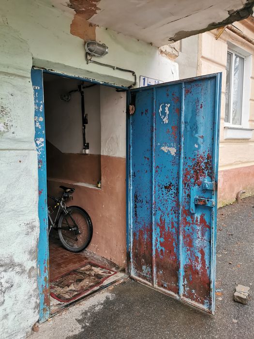 Металеві двері з кодовим замком