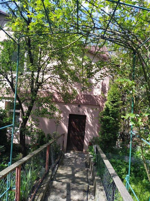 ЗДАЄТЬСЯ частина будинку на Солом'янці