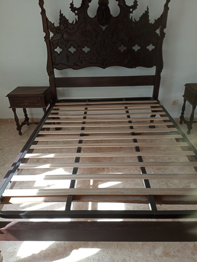 Mobília de madeira com extrato e colchão c/o novos